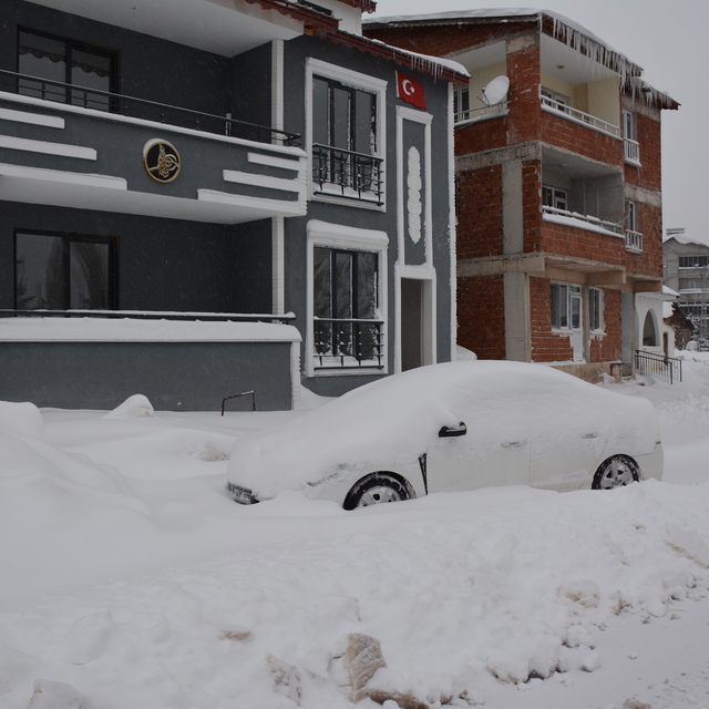 Başçiftlik ve Yeşilyurt ilçelerinde karla mücadele çalışması başlatıldı