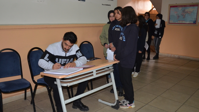 Muş'ta öğrencilere skolyoz taraması yapıldı
