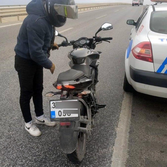 Hız ihlali için plakaları sökülen 22 araç trafikten menedildi