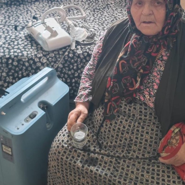 Trabzon'da evinin yolu kardan kapanan astım hastası kadına sağlık hizmeti u...