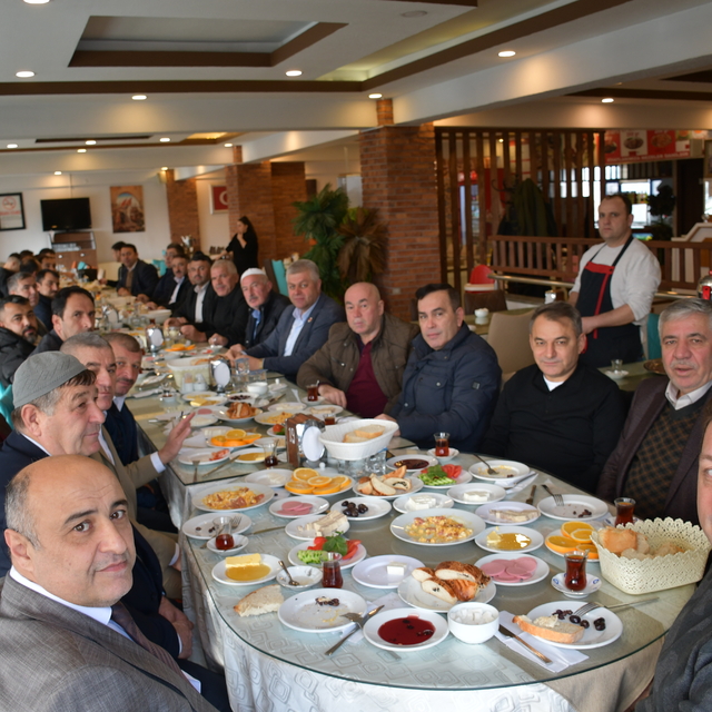 Vezirköprü muhtarları kahvaltıda bir araya geldi