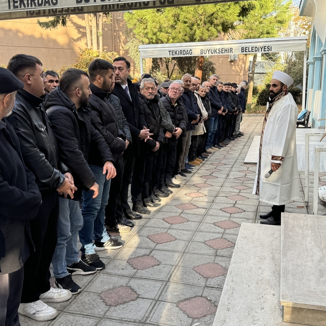 Tekirdağ'da Sıla bebeğin balkondan düşerek ölen teyzesi Elif Akyüz'ün cenaz...