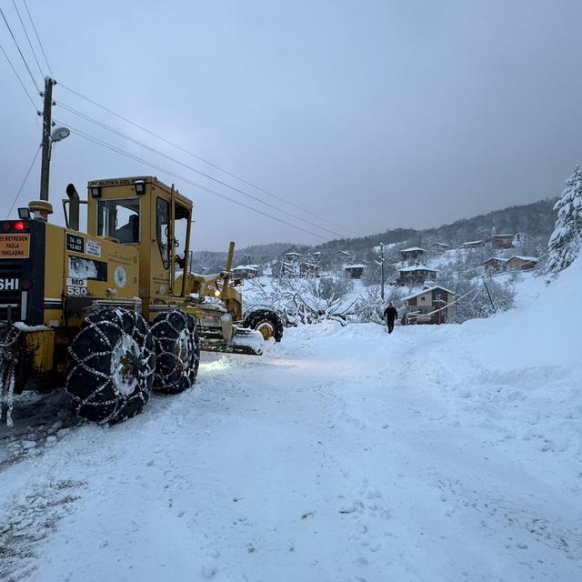 Bolu ve Bartın'da kar nedeniyle kapanan 150 köy yolu ulaşıma açıldı