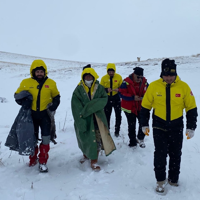 Kayseri'de yaylada mahsur kalan 80 yaşındaki çoban kurtarıldı