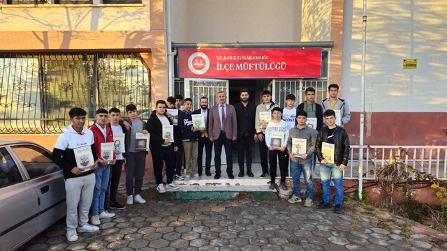 Liseli gençlerden Bor Müftüsü Çakır'a ziyaret