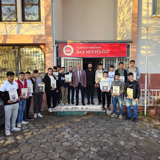 Liseli gençlerden Bor Müftüsü Çakır'a ziyaret