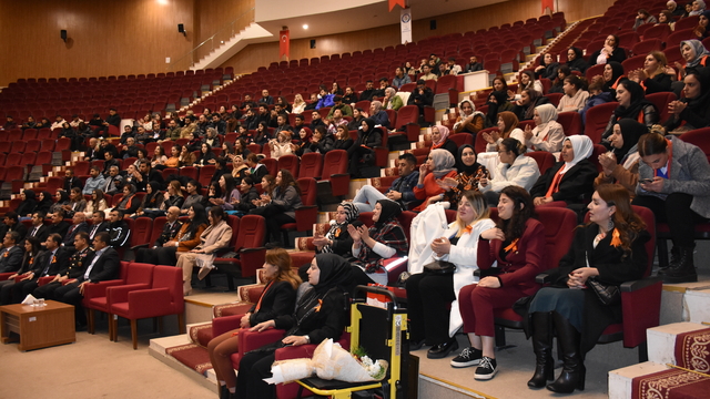 Şırnak'ta "Kadına Yönelik Şiddete Karşı Uluslararası Mücadele Günü" dolayısıyla program düzenlendi