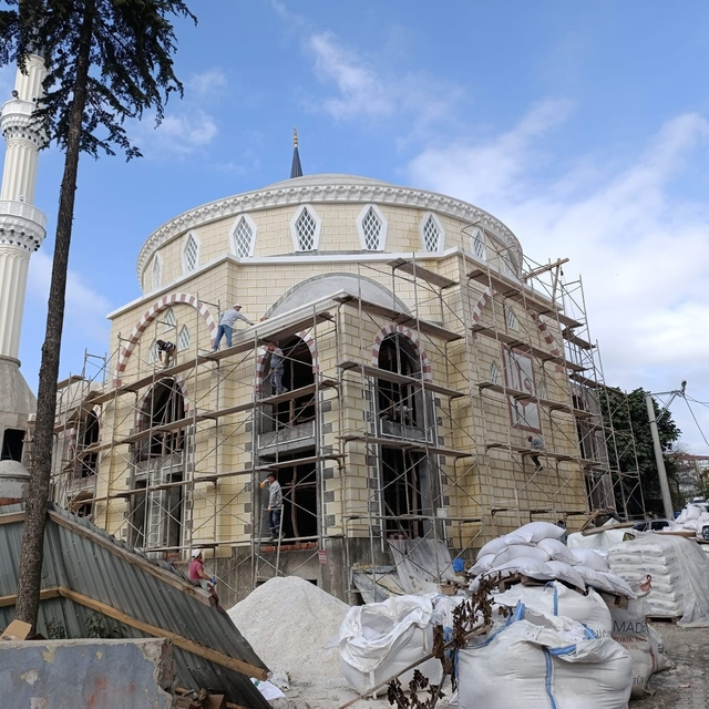 Kaynarca'da inşaat iskelesinden düşen işçi yaralandı