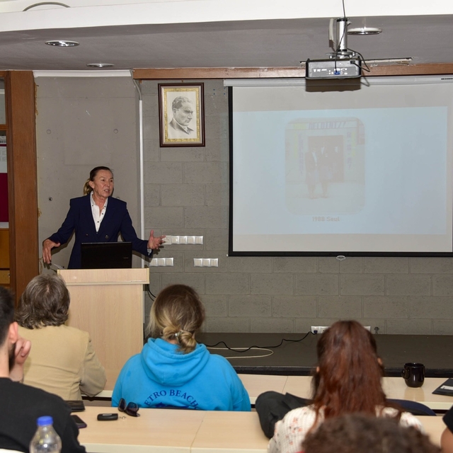 İlk kadın Atletizm Federasyonu Başkanı Semra Aksu, öğrencilerle buluştu