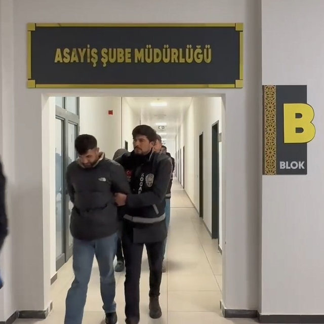 Darıca'da 2 kişiyi gasbeden 4 şüpheliden 3'ü tutuklandı