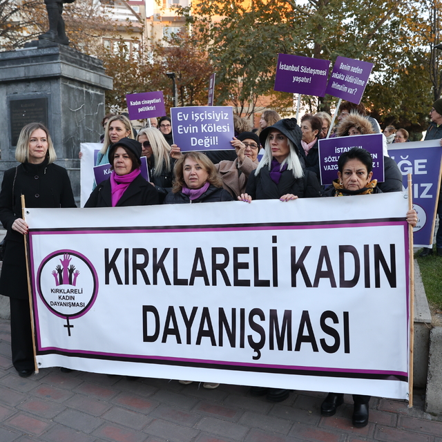 Kırklareli'nde kadına yönelik şiddete karşı farkındalık yürüyüşü düzenlendi