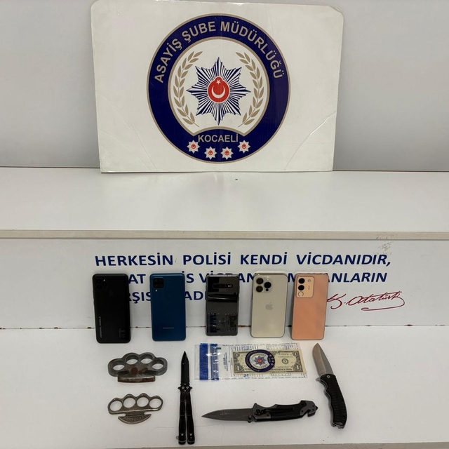 Kocaeli'de "yağma ve gasp" iddiasıyla yakalanan 3 zanlı tutuklandı