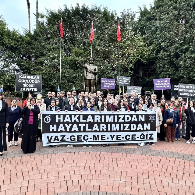 Hatay'da kadına yönelik şiddete karşı farkındalık yürüyüşü yapıldı