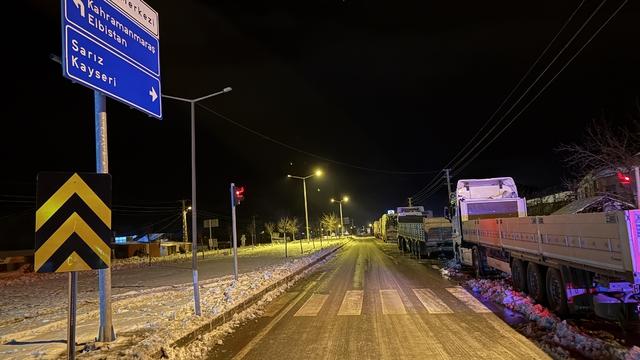 Kar yağışı nedeniyle kapanan Göksun-Kayseri kara yolu ulaşıma açıldı