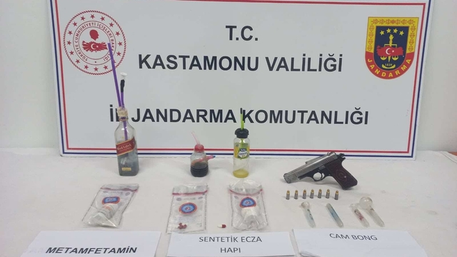 Kastamonu'da uyuşturucuyla yakalanan 4 kişiden 3'ü tutuklandı