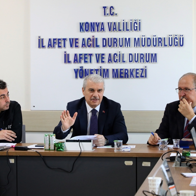 Konya'da Valilik koordinasyonunda olumsuz hava koşullarıyla mücadele sürdür...