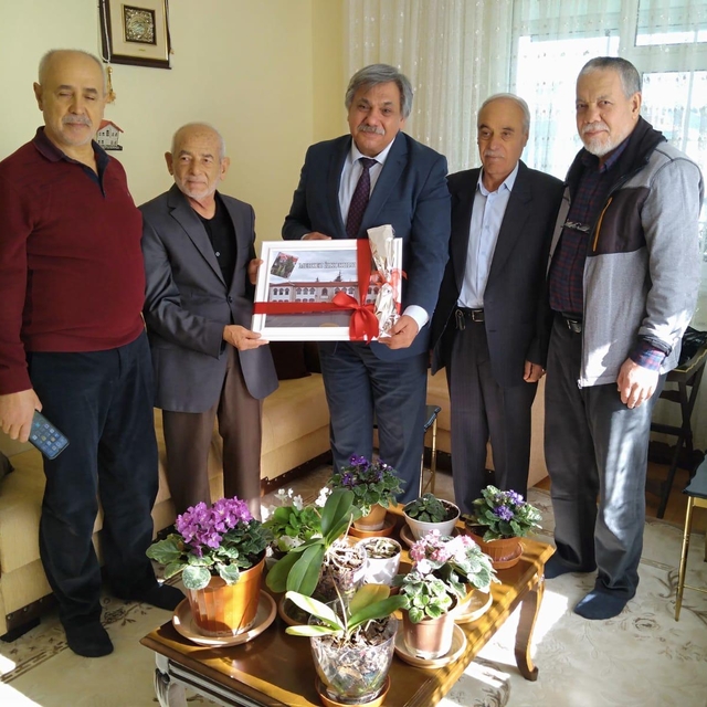 Kadınhanı'nda görev yapmış emekli öğretmenlere vefa ziyareti