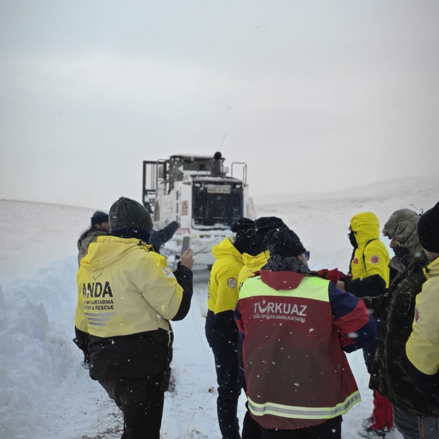 GÜNCELLEME - Kayseri'de yaylada mahsur kalan 80 yaşındaki çoban kurtarıldı