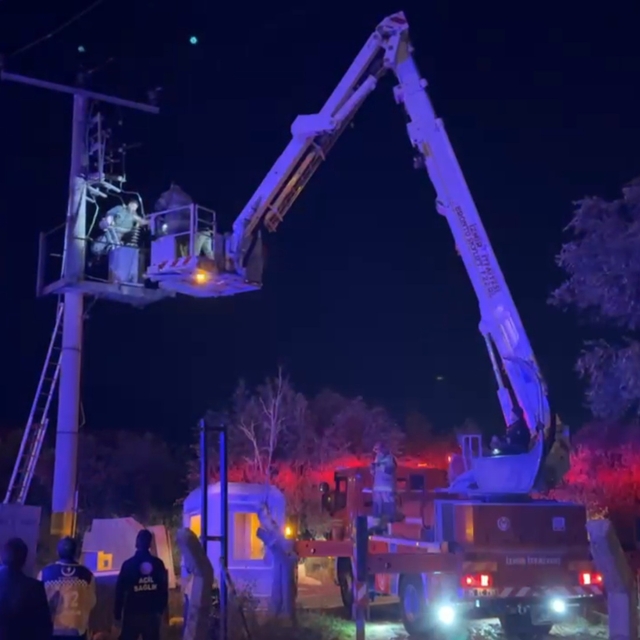 İzmir'de elektrik akımına kapılan işçi ağır yaralandı