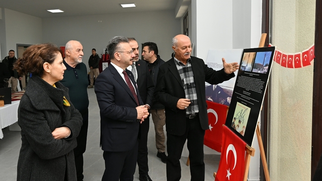 Eskişehir Valisi Hüseyin Aksoy, Hatice Ongurlar Ortaokulu'nu ziyaret etti