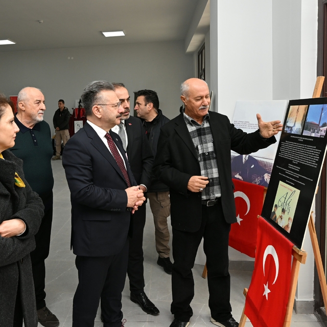 Eskişehir Valisi Hüseyin Aksoy, Hatice Ongurlar Ortaokulu'nu ziyaret etti