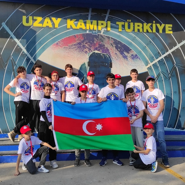Azerbaycanlı öğrenciler İzmir'deki Uzay Kampı'nda eğitim aldı