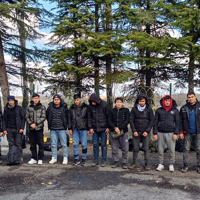 Tekirdağ'da 12 kaçak göçmen ile 1 organizatör yakalandı