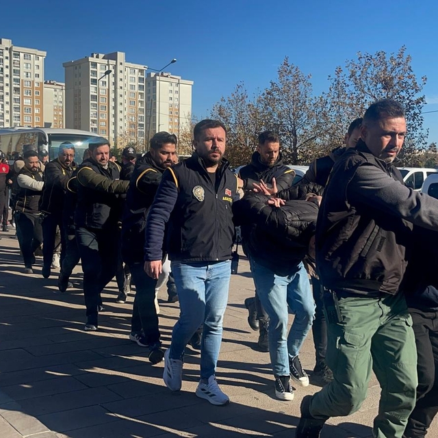 Teknik direktör Ersin Aka'nın öldürülmesine ilişkin gözaltına alınan 13 zan...