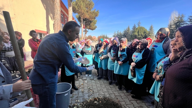 Niğde'de kırsaldaki kadınlara kompost eğitimi veriliyor