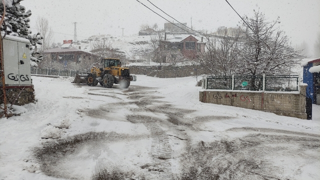 Bingöl'de 67 köy yolu ulaşıma kapandı; 2 ilçede eğitime kar engeli (2)