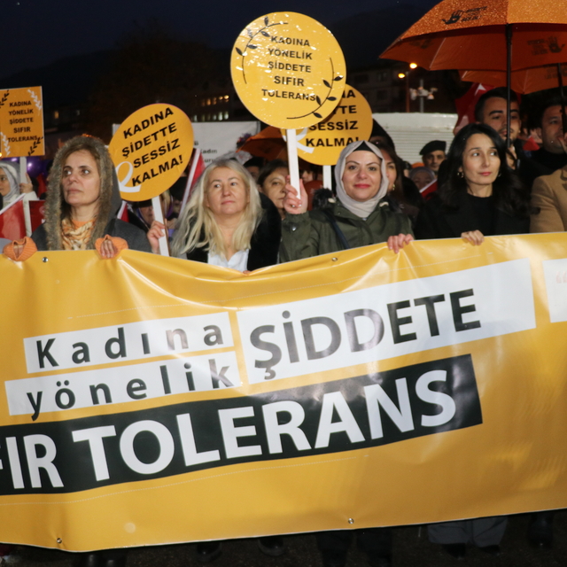 Amasya'da kadına yönelik şiddete karşı yürüyüş düzenlendi