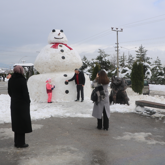Dev kardan adam ilgi gördü