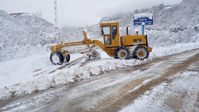Samsun, Tokat ve Kastamonu'da kar nedeniyle 303 köy yolu kapandı