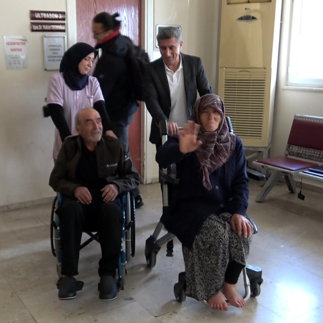 Kayıp çift, 'Sesimi duyan var mı' anonsuyla gece karda donmak üzereyken bul...