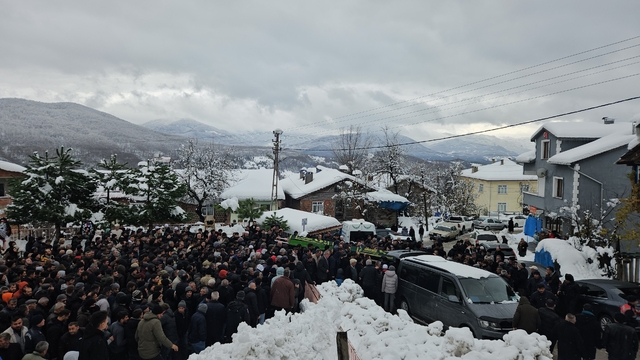 Marmara Adası'ndaki toprak kaymasında göçük altında kalan işçiler Kastamonu'da defnedildi