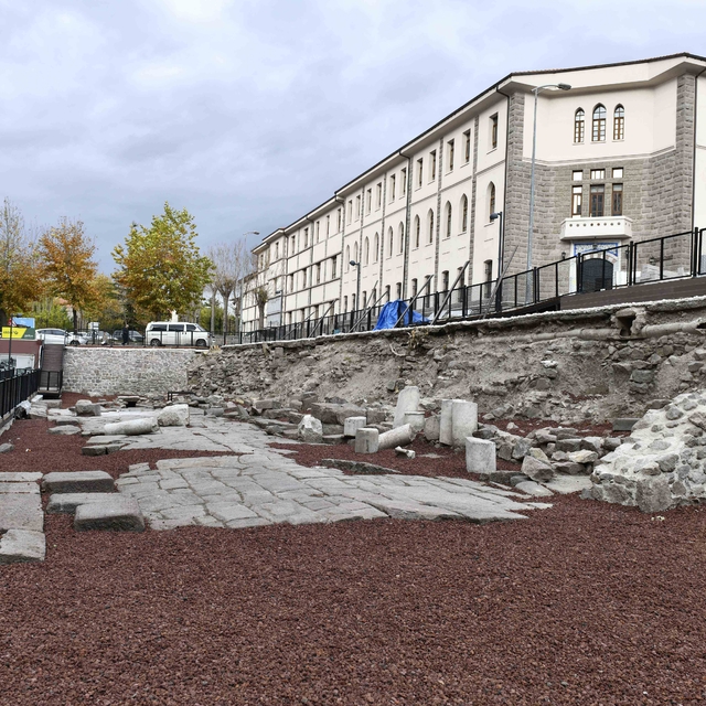 "Antik Roma Yolu" restorasyonunun yüzde 90'ı tamamlandı