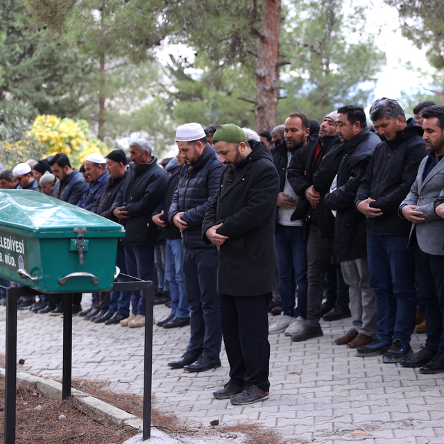 Mersin'de tipide kaybolduktan sonra cesedi bulunan çobanın cenazesi defnedi...