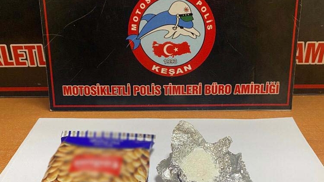 Edirne'de kuruyemiş paketi içerisine gizlenmiş uyuşturucuyla yakalanan şüpheli gözaltına alındı