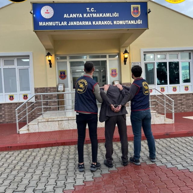 Antalya'da çeşitli suçlardan aranan 186 kişi yakalandı