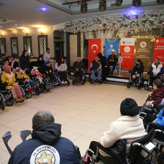 Sakarya'da 24 akülü tekerlekli sandalye ihtiyaç sahiplerine teslim edildi