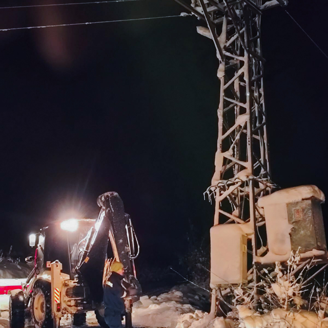 Orta Karadeniz'de kar yağışı ve fırtınanın yol açtığı elektrik kesintileri...