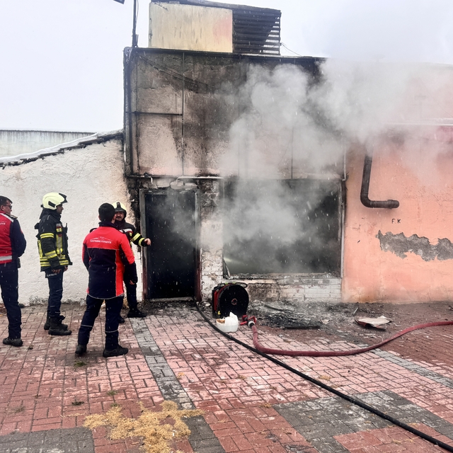 Kayseri'de oto yıkama dükkanında çıkan yangın söndürüldü