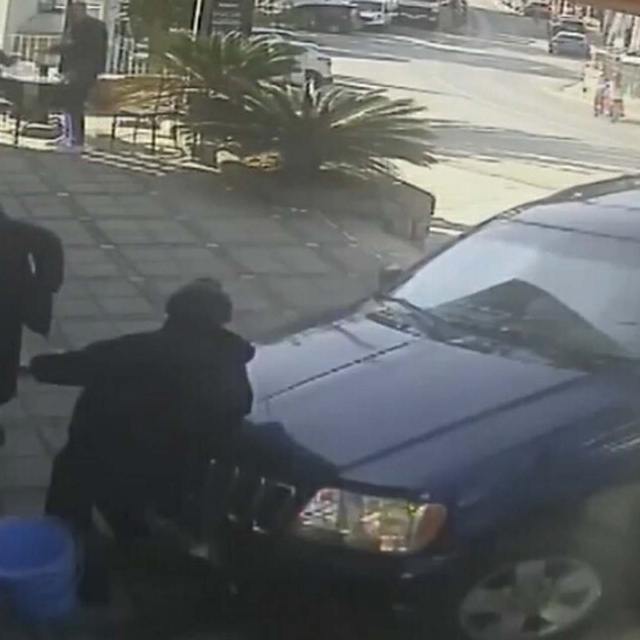 Fren yerine gaza basınca cipiyle iş yerine daldı; 4 kişinin yaralandığı kaz...