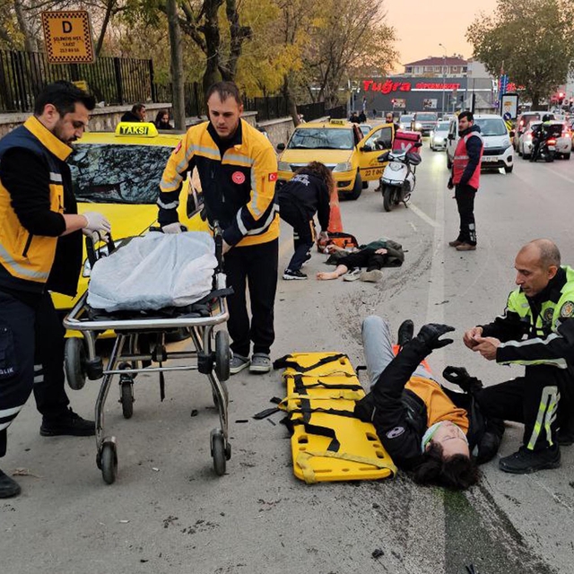 Edirne'de motosikletle otomobil çarpıştı; 2 yaralı