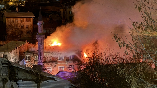 Kastamonu'da çıkan yangında 2 ev zarar gördü