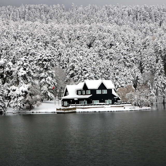 Gölcük Tabiat Parkı'nda kar güzelliği