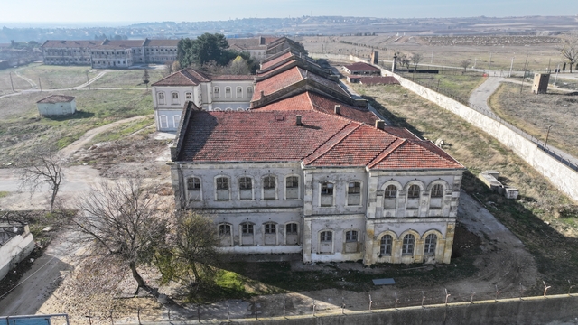 Edirne'de uzun yıllar cezaevi olarak kullanılan Mahmudiye Kışlası kültür merkezi olacak