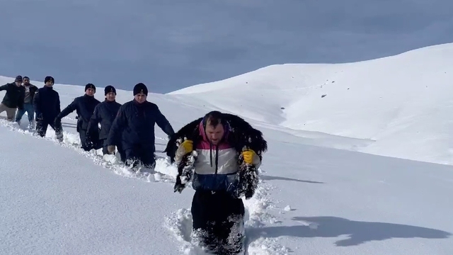 Karda kaybolan küçükbaşlar dronla bulundu; o anlar kamerada