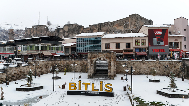 Kar altındaki Bitlis havadan görüntülendi