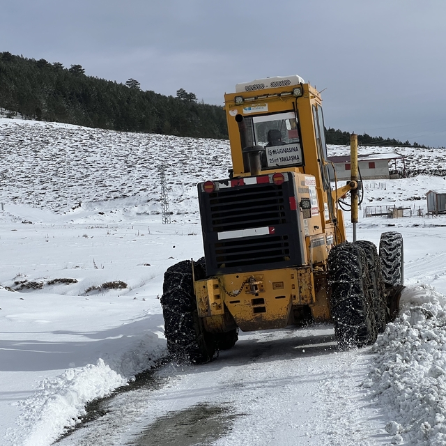 Antalya'da kar yağışı nedeniyle yaylada mahsur kalan 9 kişi kurtarıldı